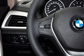 2014款宝马2系220i领先型