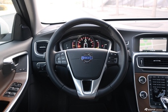 2015款沃尔沃S60L 2.0T自动 E驱混动 智越版