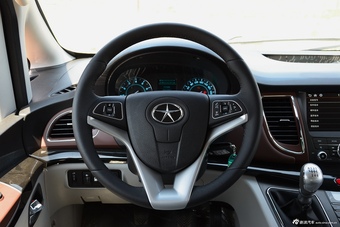 2016款瑞风M5 2.0T手动汽油商务版