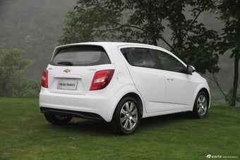 2014款爱唯欧两厢静态实拍