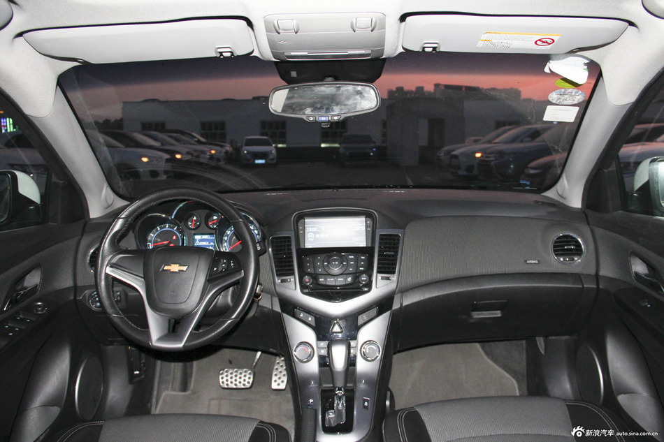 2013款科鲁兹掀背1.6L自动豪华版