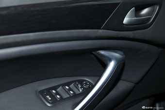 2013款东风雪铁龙C5 2.0L自动尊享型