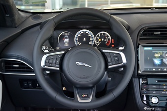 2016款捷豹F-PACE 3.0T自动R-SPORT 运动版