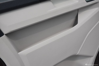 2016款凯路威2.0T自动四驱舒适版9座