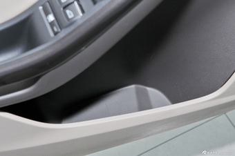 2012款福克斯三厢1.6L自动尊贵型