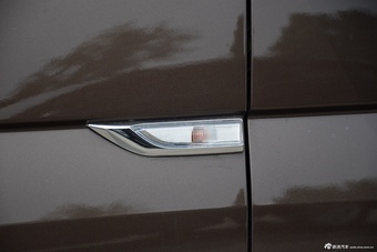 2016款凯路威2.0T自动四驱舒适版9座