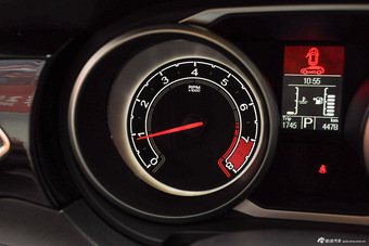 2015款锐腾 1.5T自动四驱豪华版