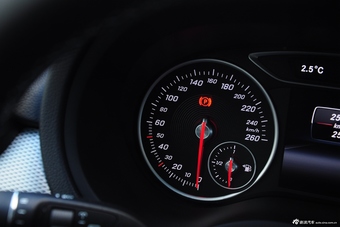 2015款奔驰B级B200时尚型