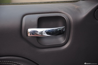 2015款指南者2.4L自动四驱舒适版