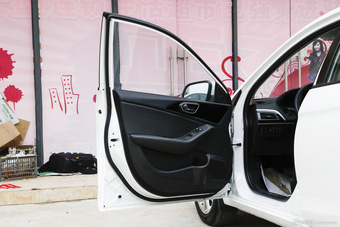 2015款V5菱致plus 1.5L自动智尊型