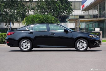 2015款雷克萨斯ES250典雅型