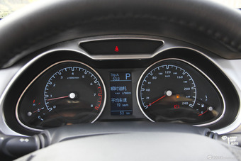 2014款海马汽车M8 2.0L自动豪华型