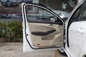 2015款艾瑞泽7 1.6L自动致领版