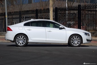 2015款沃尔沃S60L 2.0T自动 E驱混动 智越版