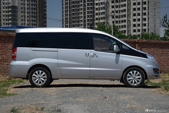 2016款瑞风M5 2.0T手动汽油商务版