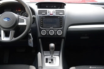 2016款斯巴鲁XV 2.0L自动舒适导航版