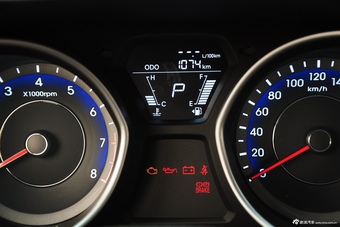 2015款朗动1.6L自动时尚型