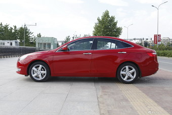 2014款奔腾B70 2.0L自动豪华型红色