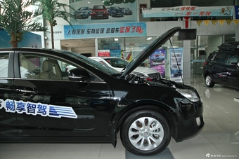 2014款海马M8 2.0L自动舒适型