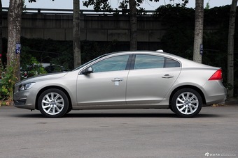 2016款沃尔沃S60L 2.0T T4智进版