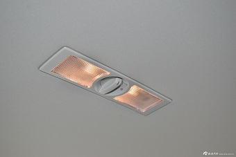 2016款凯路威2.0T自动四驱舒适版9座