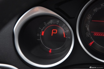 2015款雪铁龙C4L 1.6T自动尊贵版