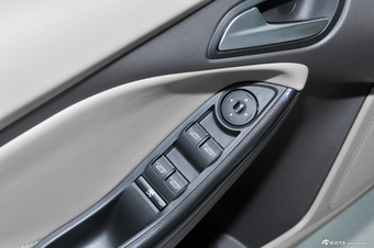 2012款福克斯三厢1.6L自动尊贵型