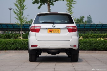 2015款萨瓦纳2.8T手动四驱柴油豪华版5座