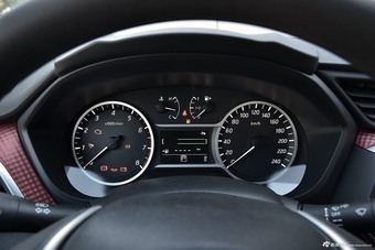 2016款蓝鸟1.6L自动智酷版