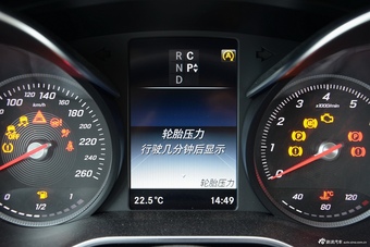 2016款奔驰V级 V260 2.0T自动尊贵加长版