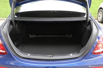 2015款奔驰E320L 3.0T自动4MATIC运动轿车