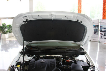 2014款奔腾B70 1.8T自动运动尊贵型到店实拍