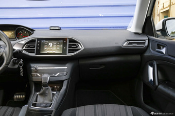 2015款东风标致308S 1.2T自动劲驰版