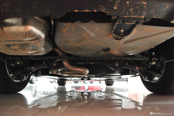 2013款东风雪铁龙C5 2.0L自动尊享型