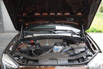 2015款宝马X1 2.0T自动sDrive18i 时尚晋级版图片