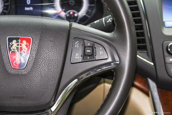 2015款荣威950 1.8T自动精英版