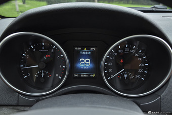 2015款哈弗H8 2.0T四驱尊贵型