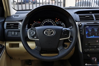 2015款凯美瑞2.5G豪华导航版