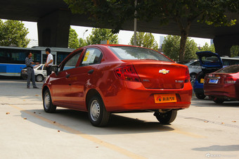 2010款新赛欧三厢1.2L手动时尚版