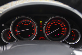 2015款睿翼轿跑2.0L自动豪华版