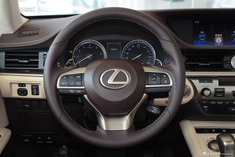 2015款雷克萨斯ES250典雅型