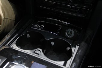 2014款奔驰E级内饰