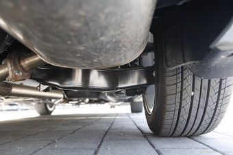 2014款奔腾B70 2.0L自动豪华型银色