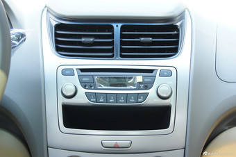 2010款新赛欧三厢1.4L手动优逸版