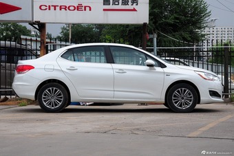2015款雪铁龙C4L 1.2T自动尊贵版