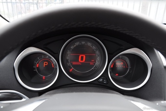 2015款雪铁龙C4L 1.6T自动尊贵版