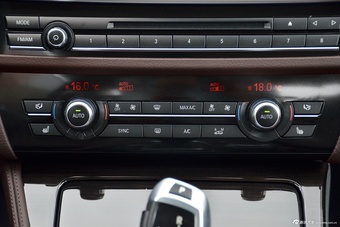 2017款宝马5系2.0T自动528Li豪华设计套装