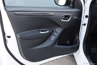 2015款爱丽舍质尚版1.6L手动时尚型