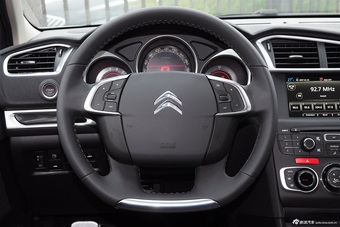 2015款雪铁龙C4L 1.2T自动尊贵版