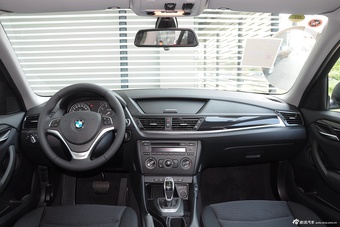 2015款宝马X1 2.0T自动sDrive18i 时尚晋级版图片